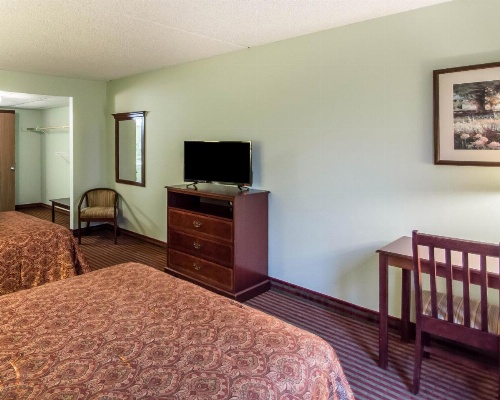 Rodeway Inn Lakeville image 1